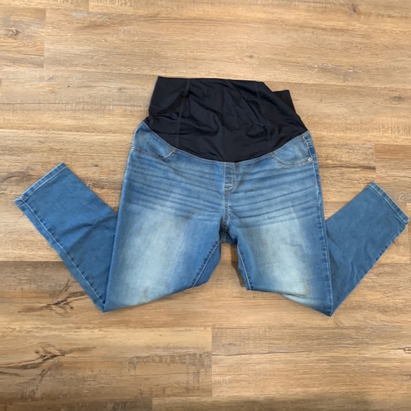 Isabel Maternity Jean’s by Ingrid & Isabel - Picture 3 of 3